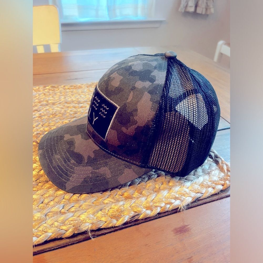 Free Fly Camo Trucker Hat with Logo! NWT! - Picture 5 of 5